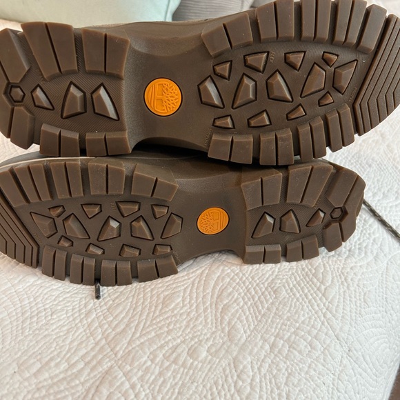 Timberlands winter boots with faux fur. NWOT tags. Leather - Picture 4 of 4